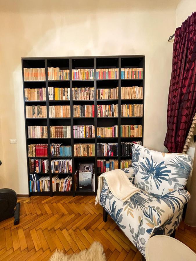 W/ Fire Place - Ground Floor Appartamento