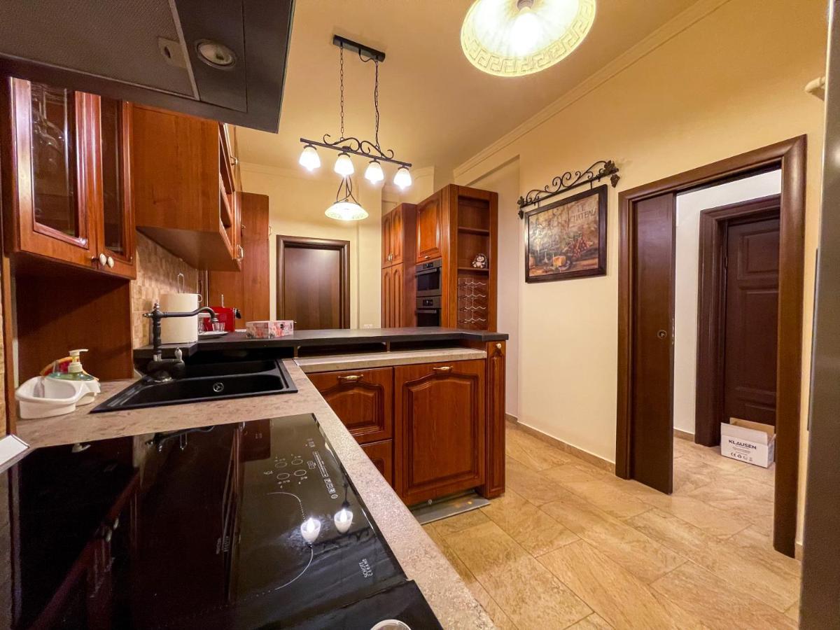 W/ Fire Place - Ground Floor Bucarest